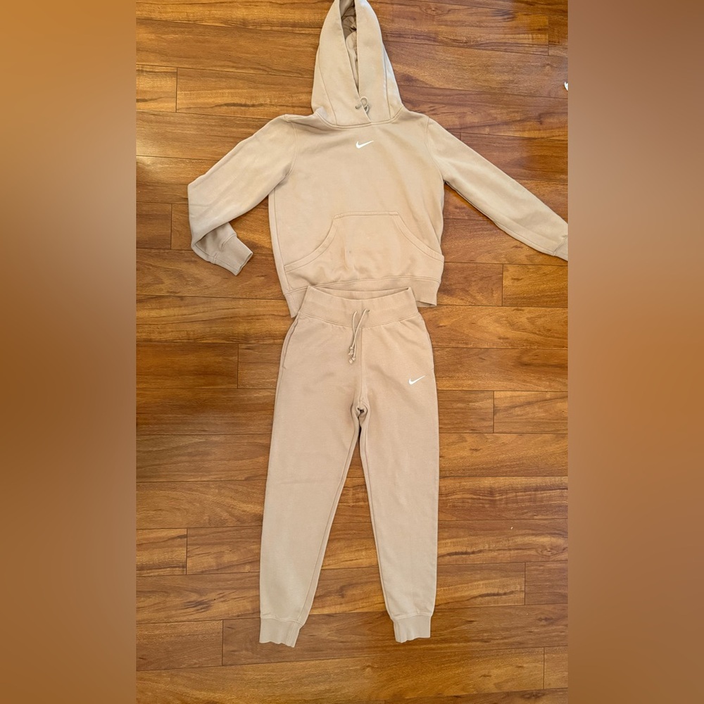 Nike Beige Hoodie and Joggers Set - Picture 2 of 6